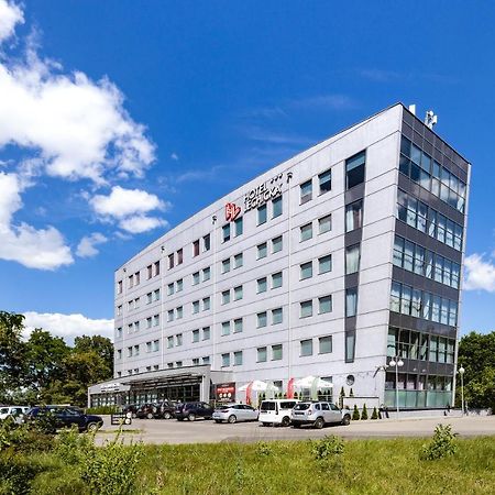 Hotel Lechicka Poznan Bagian luar foto